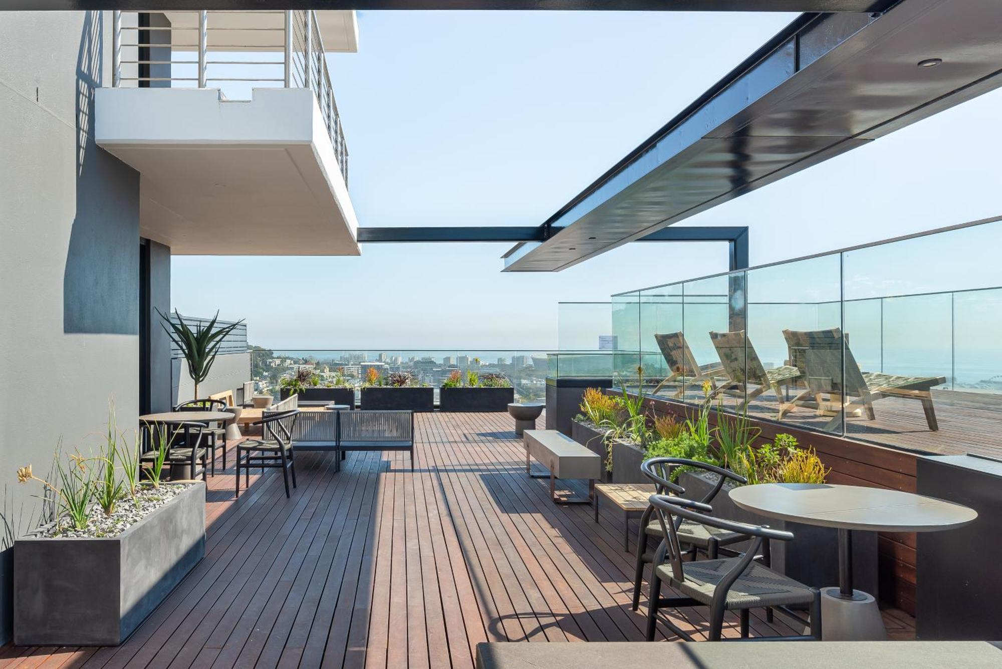 Luxury 16 On Bree