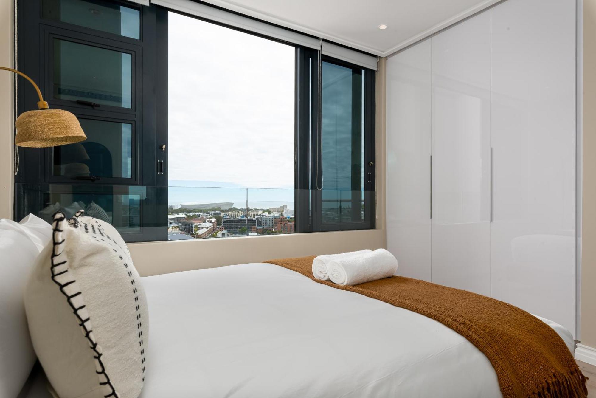 Luxury 16 On Bree