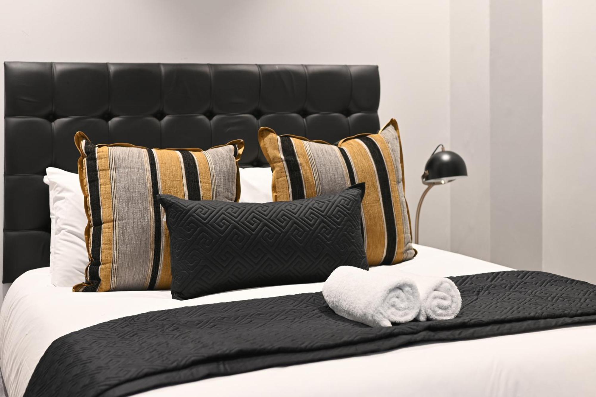 Luxury 16 On Bree