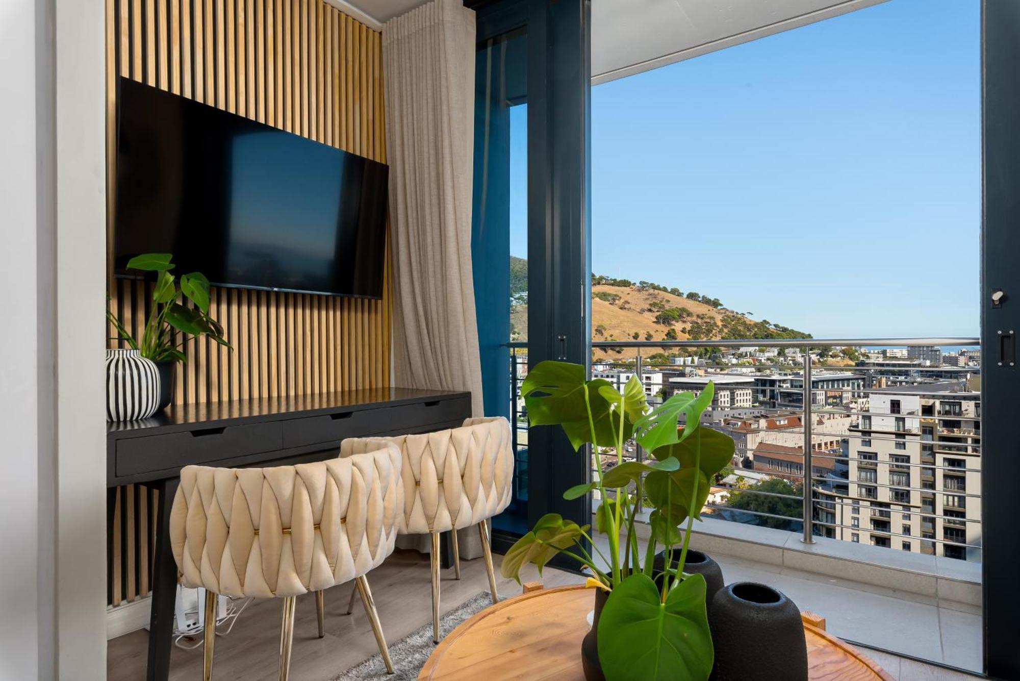 Luxury 16 On Bree