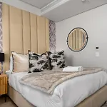 Luxury 16 On Bree Apartments