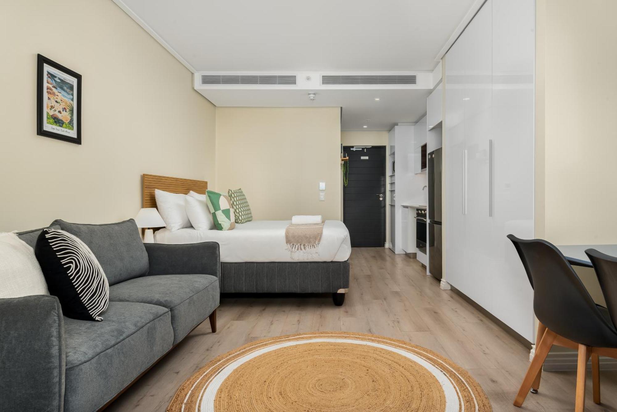 Luxury 16 On Bree Apartment *